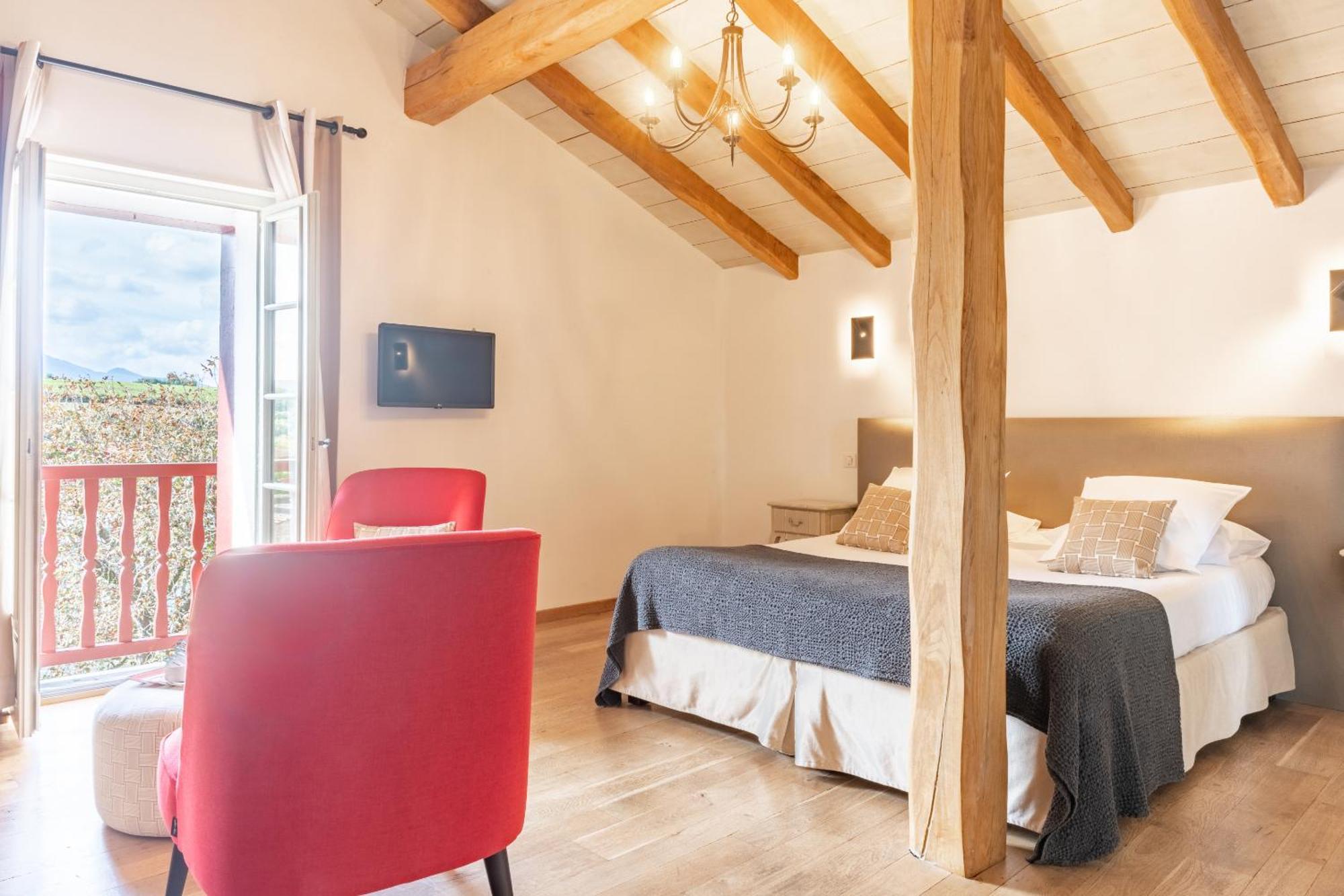 Hotel Restaurant & Spa La Maison Oppoca Ainhoa Room photo