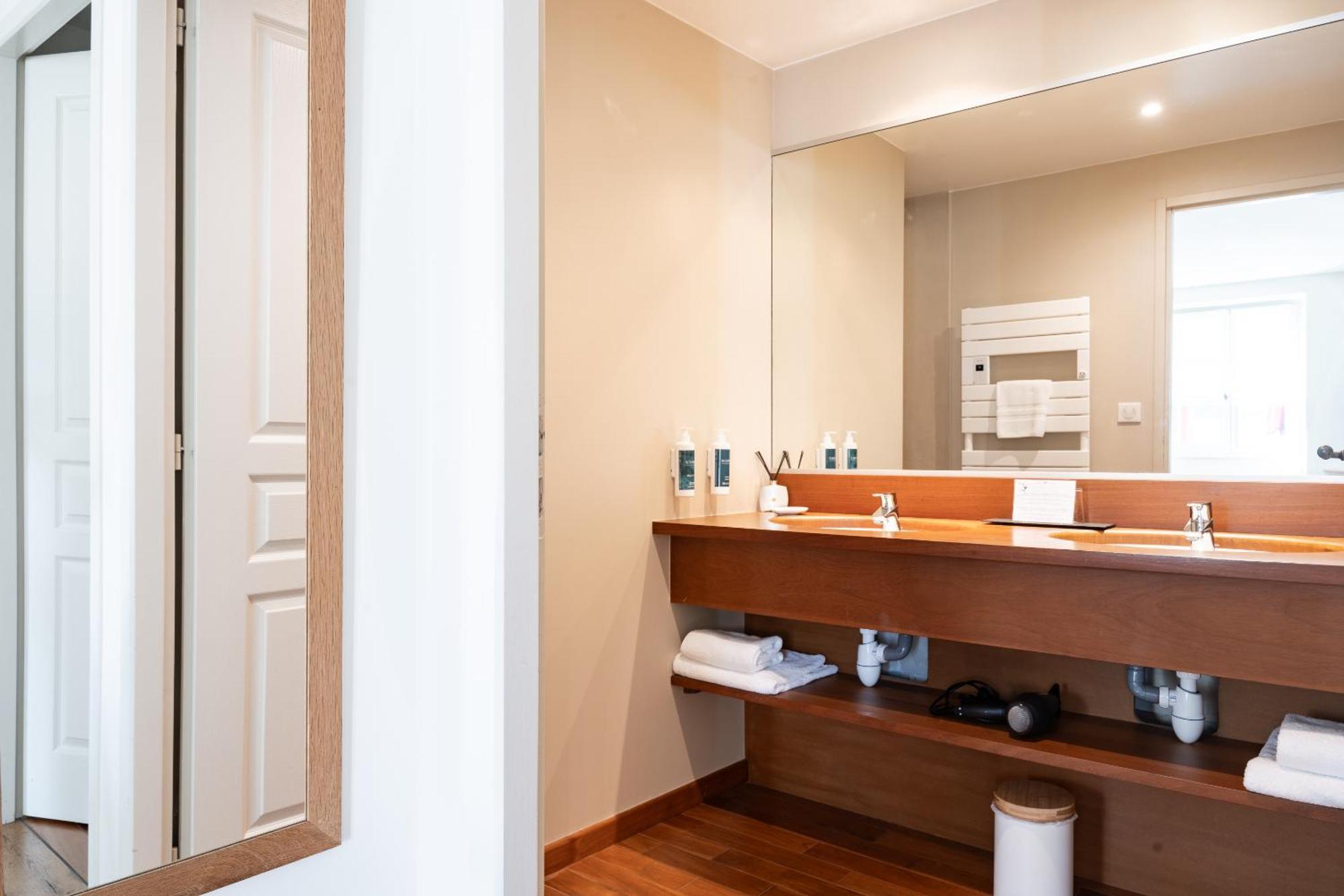 Hotel Restaurant & Spa La Maison Oppoca Ainhoa Room photo